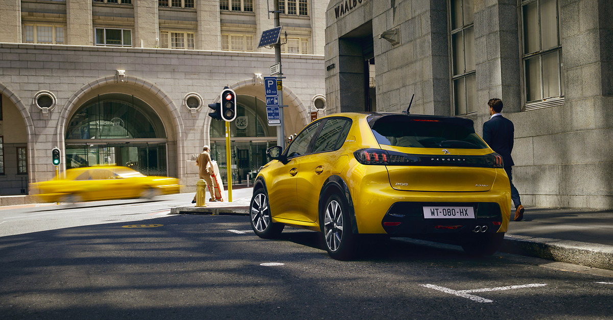 Peugeot_208_1
